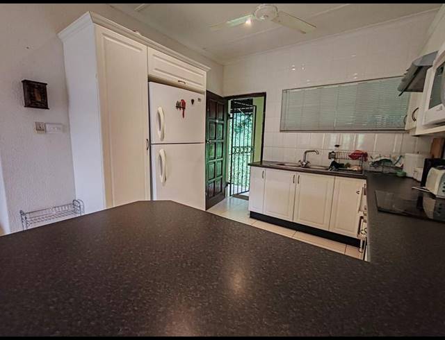 2 BEDROOM APARTMENT FOR SALE IN RENNIES BEACH